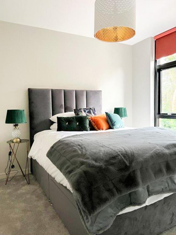 Modern Luxurious Apartment W/ Patio Balcony & View Jordanstown Esterno foto
