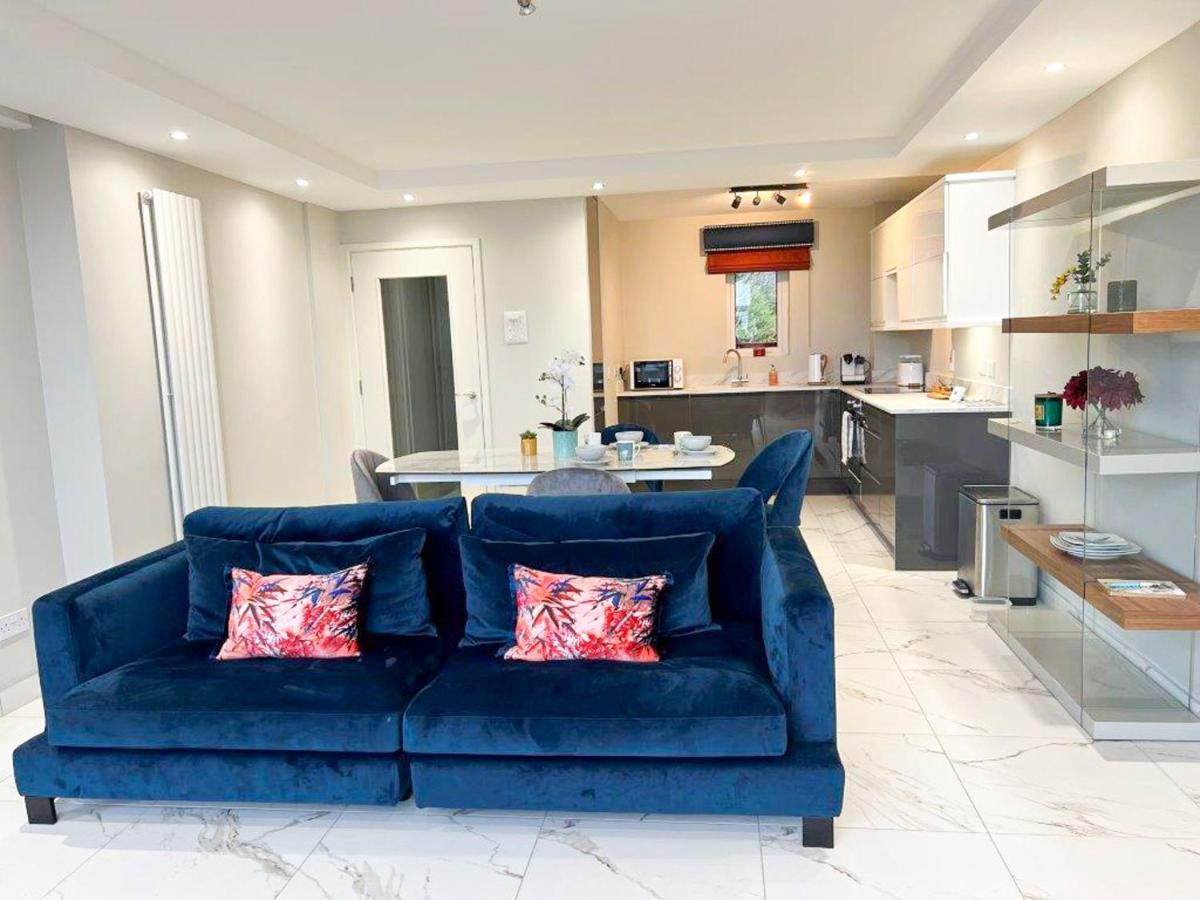 Modern Luxurious Apartment W/ Patio Balcony & View Jordanstown Esterno foto