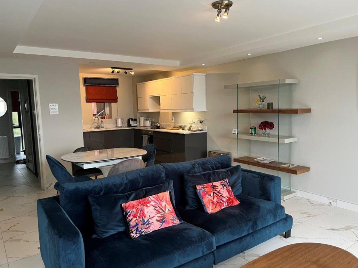 Modern Luxurious Apartment W/ Patio Balcony & View Jordanstown Esterno foto
