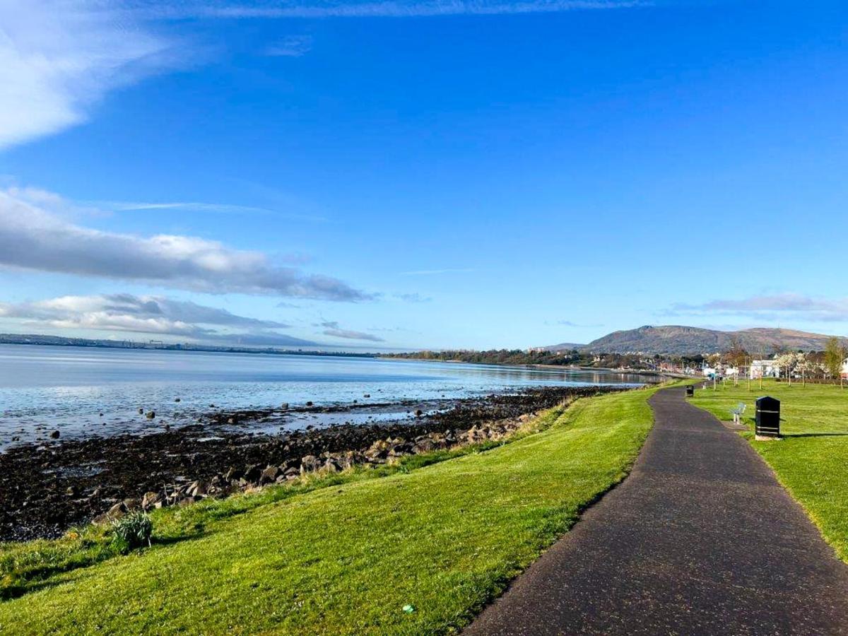 Modern Luxurious Apartment W/ Patio Balcony & View Jordanstown Esterno foto