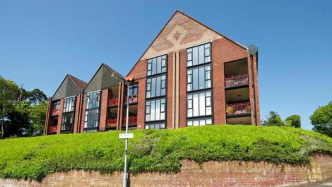 Modern Luxurious Apartment W/ Patio Balcony & View Jordanstown Esterno foto