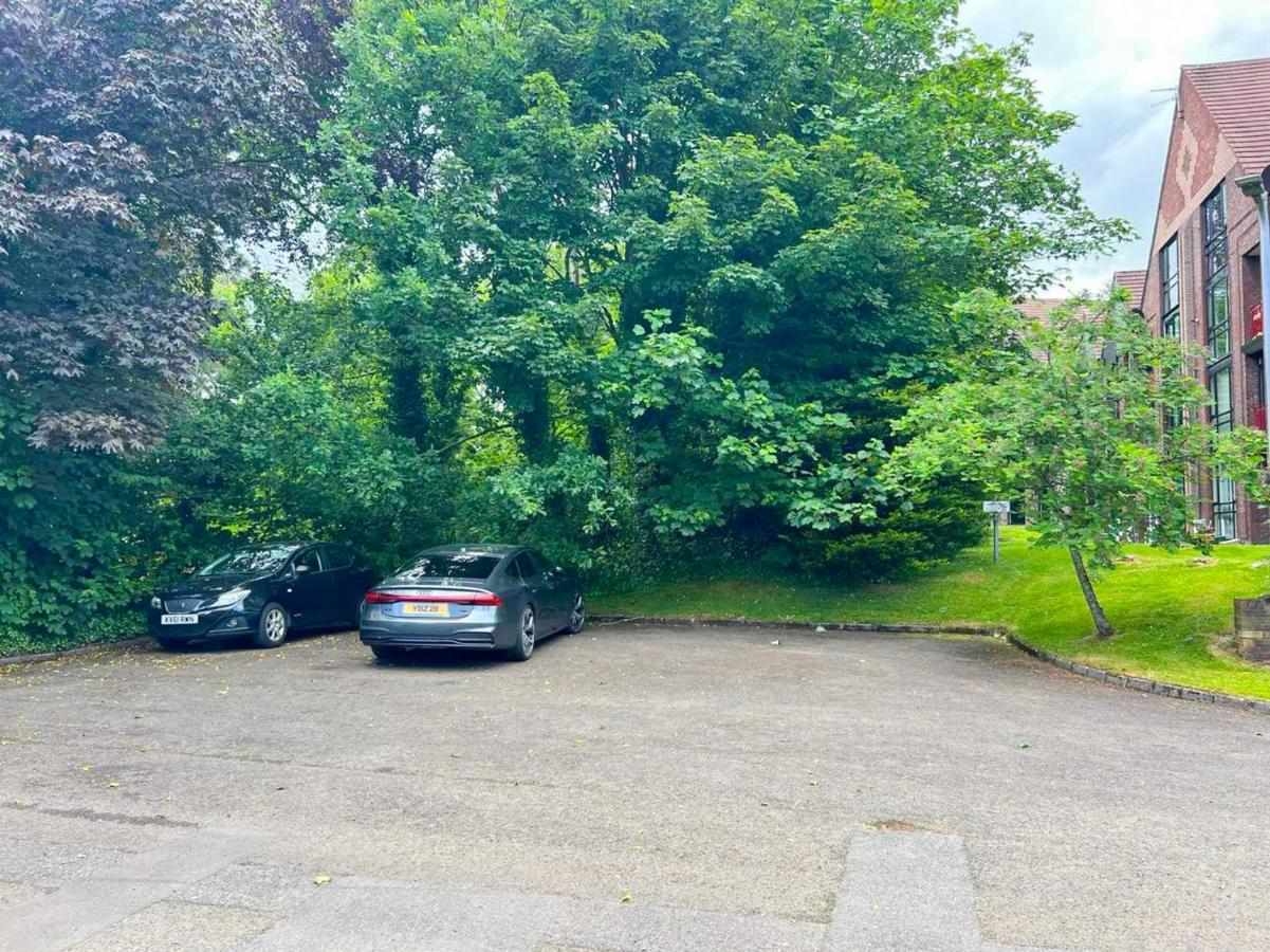 Modern Luxurious Apartment W/ Patio Balcony & View Jordanstown Esterno foto