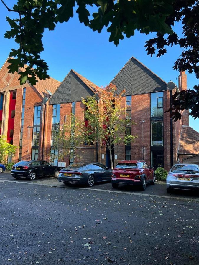 Modern Luxurious Apartment W/ Patio Balcony & View Jordanstown Esterno foto