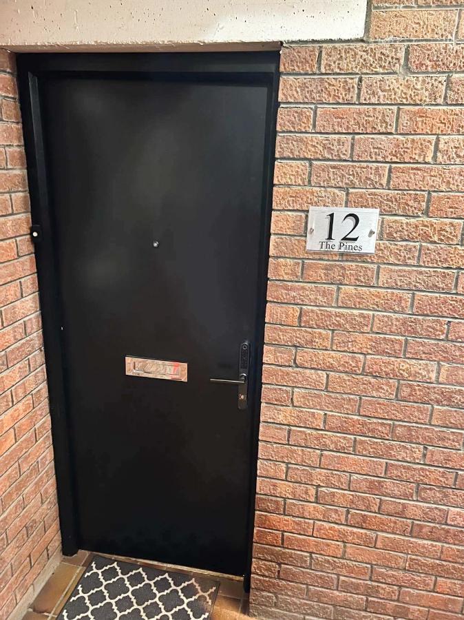 Modern Luxurious Apartment W/ Patio Balcony & View Jordanstown Esterno foto