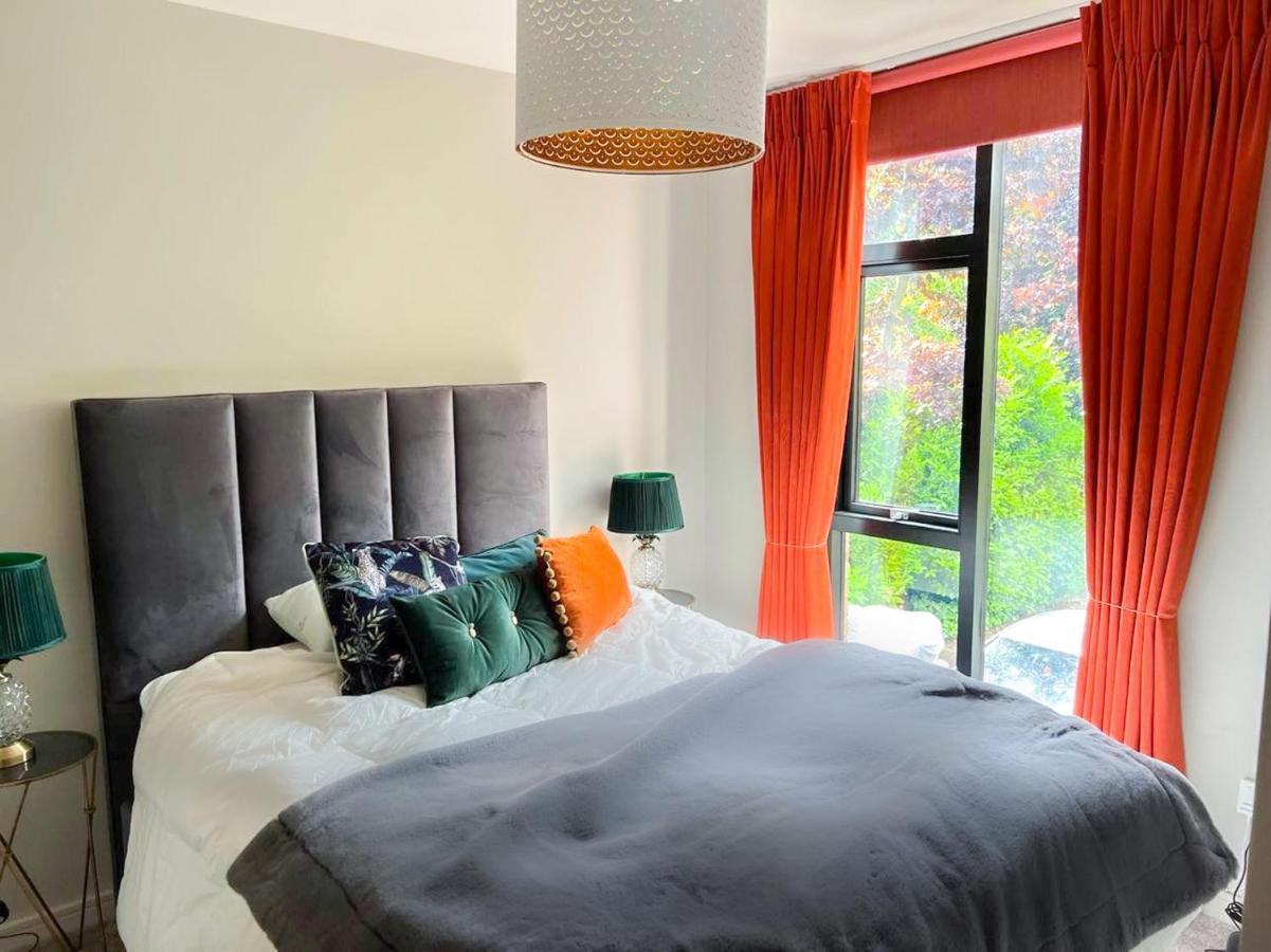 Modern Luxurious Apartment W/ Patio Balcony & View Jordanstown Esterno foto
