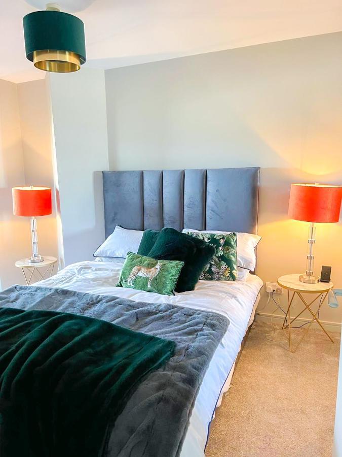 Modern Luxurious Apartment W/ Patio Balcony & View Jordanstown Esterno foto